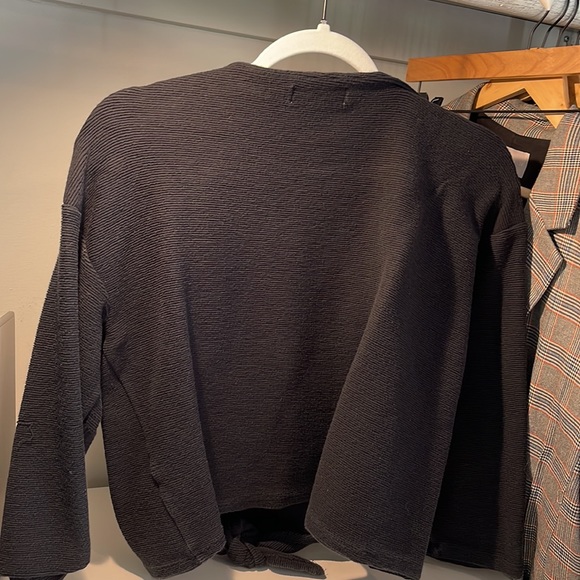 Madewell black V-neck tie front blouse by Texture & Thread - Picture 4 of 5